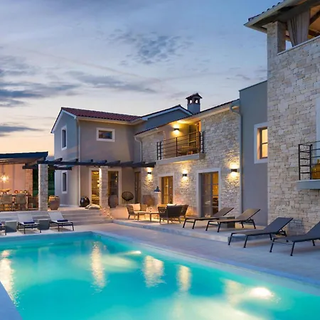 Holiday home Maya