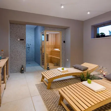 Holiday home Maya